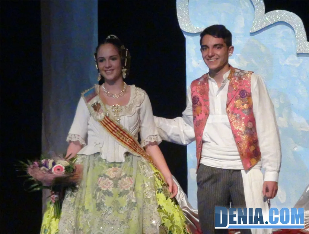 Corte de honor de la falla Darrere del Castell