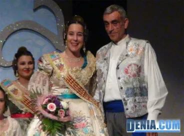 Corte de honor de la falla Darrere del Castell
