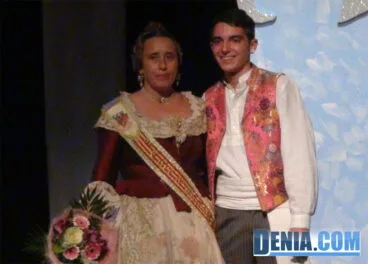 Corte de honor de la falla Darrere del Castell