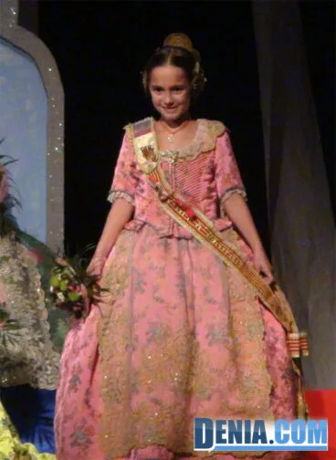 Corte de honor de la falla Darrere del Castell