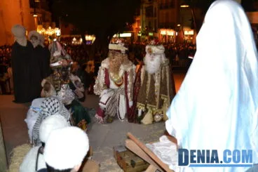 Adoración de los reyes magos al niño Jesús