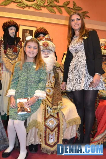 Sara y Paloma con el rey Melchro