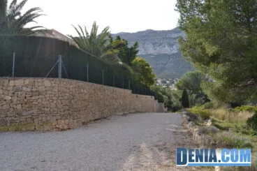 Acceso a la Ermita de Santa Lucía desde la Residencia de ancianos