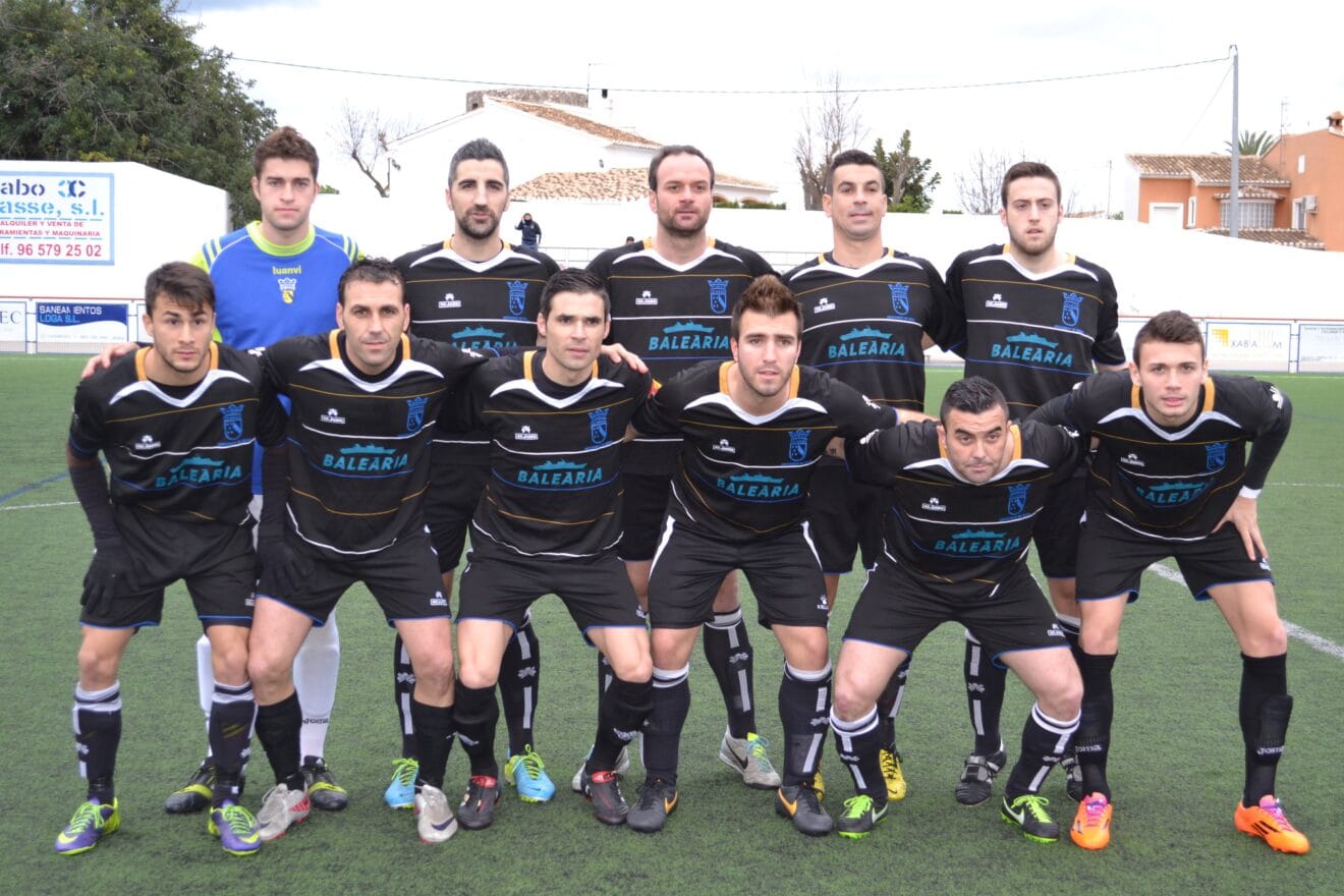 El CD. Dénia al ganar en Jávea comparte liderato