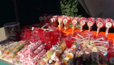 Caramelos en el porrat de Santa Paula