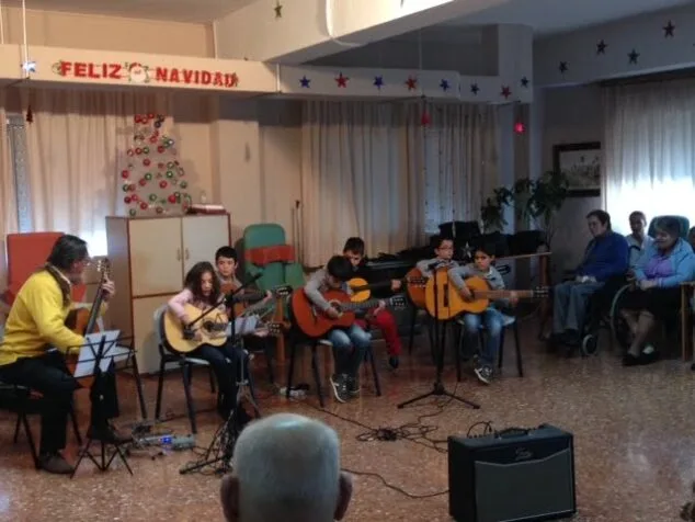 Concierto de los alumnos de guitarra de Llunatics en la Residencia
