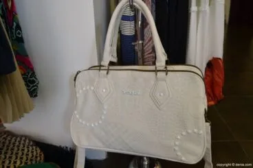 Canovas 26 – Bolsos Desigual en Dénia