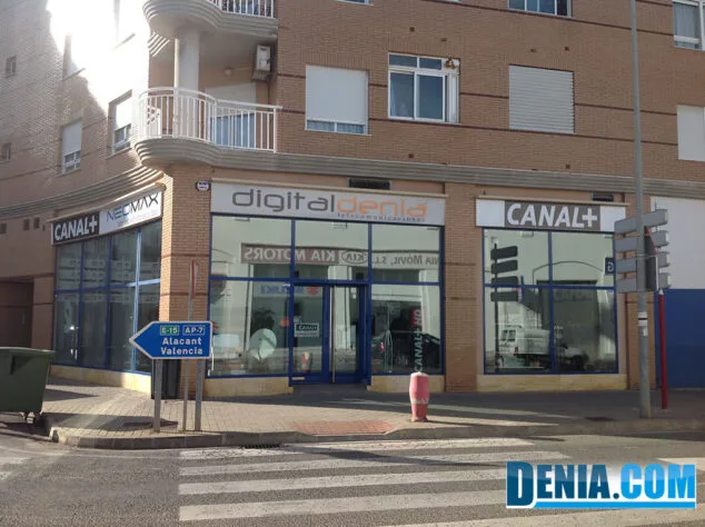 DIGITALDENIA nueva fachada en la plaza Cholet Dénia