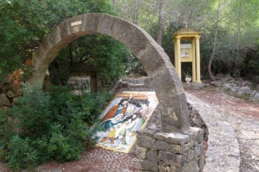 Detalle del Via Crucis de la Ermita del Pare Pere