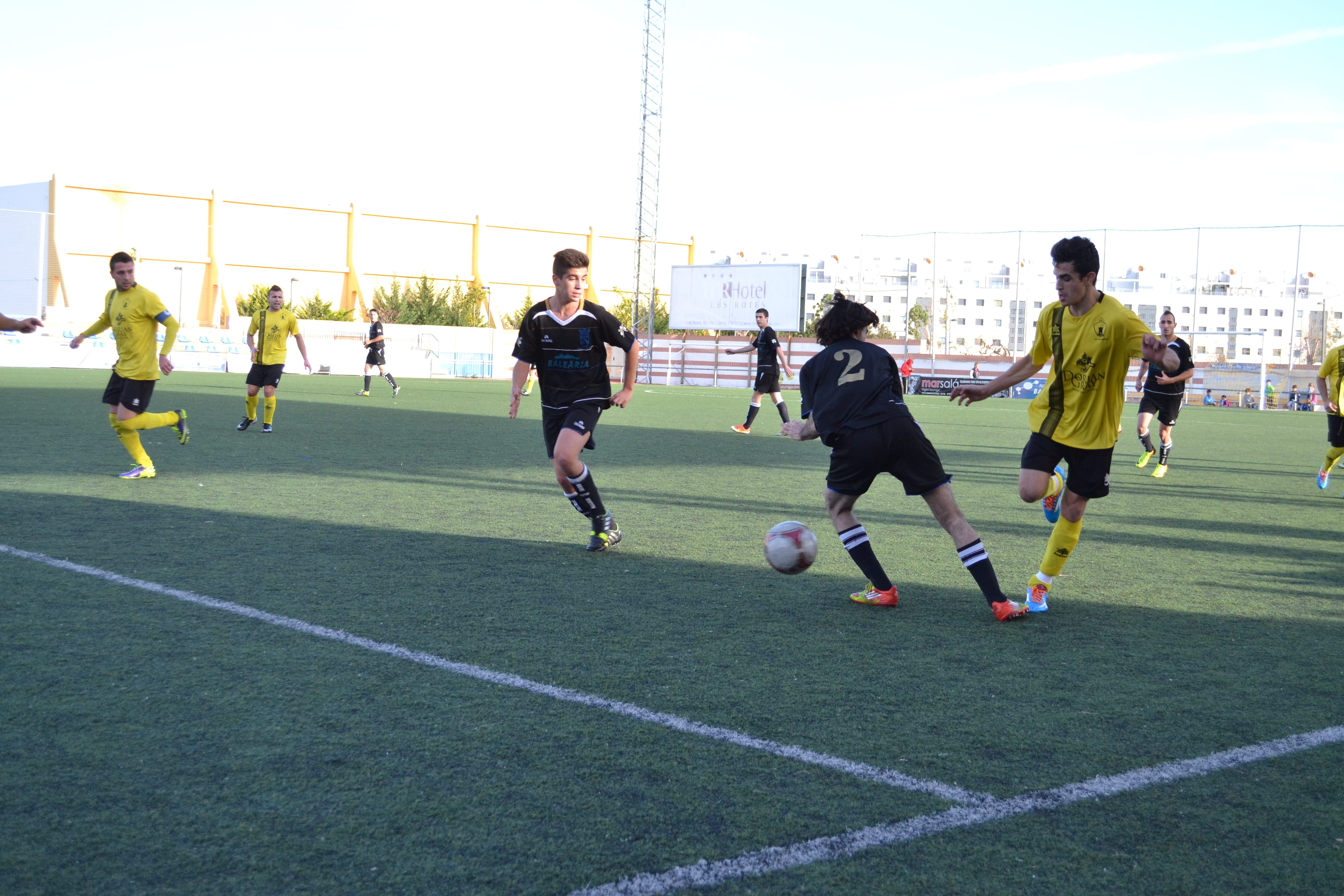 El CD. Dénia ganó por 4 a 0 a la UD. Ondarense en un partido amistoso 1 El CD.Dénia y la UD. Ondarense ensayaron cosas en un amistoso