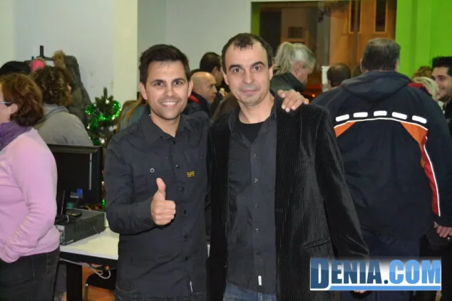 El equipo de la autoescuela +fácil durante la inauguración en Dénia1