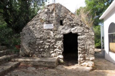 Exterior de la Ermita del Pare Pere y su casita