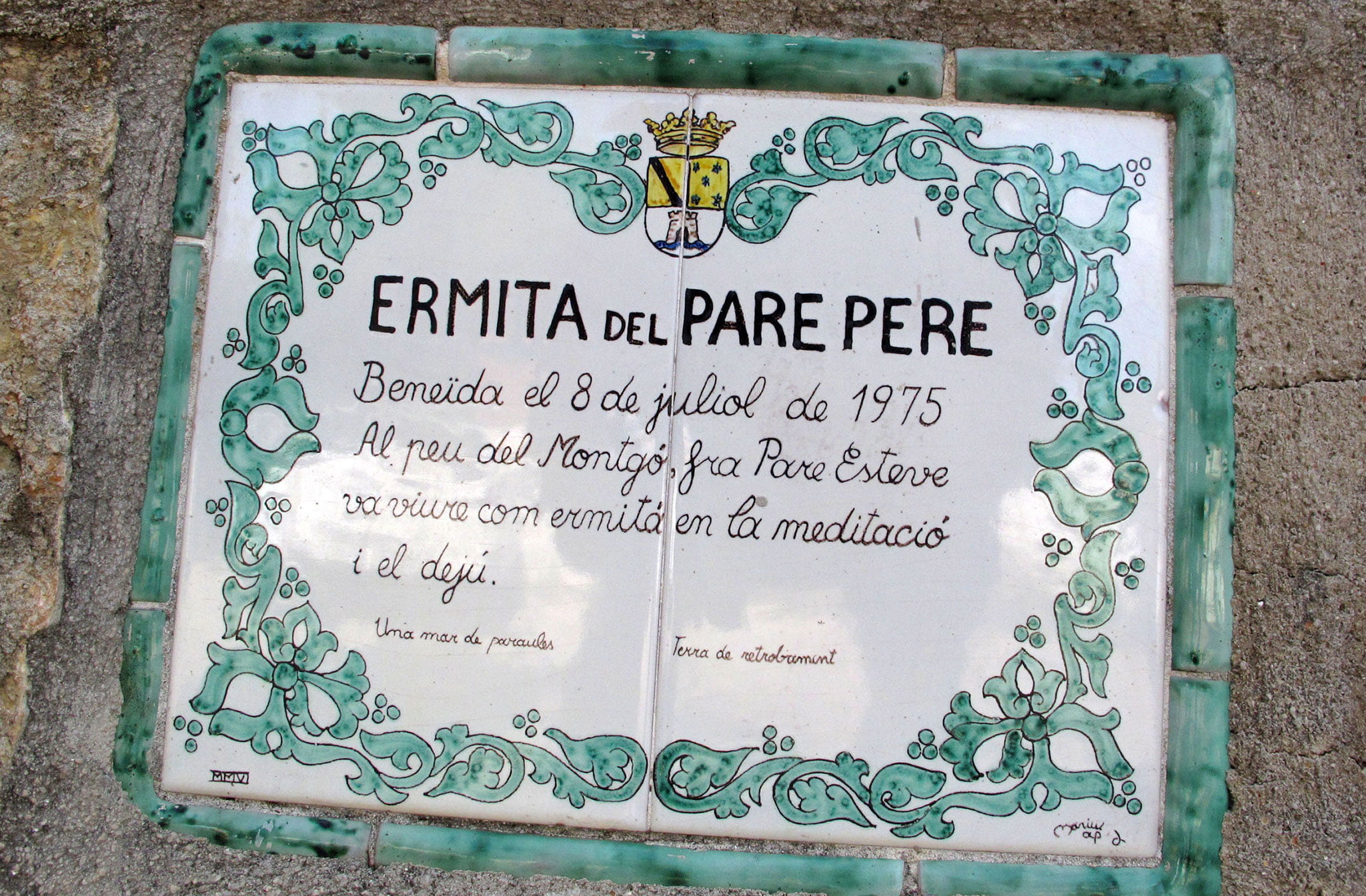 Inscripciones en la entrada de la ermita del Pare Pere de Dénia