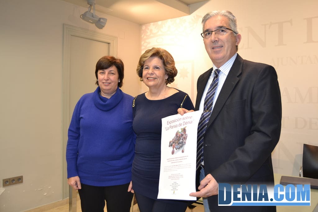 Juana María Noguera presenta su exposición sobre la elaboración de la uva pasa