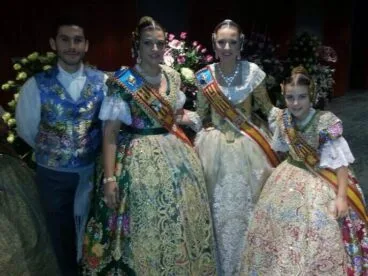 Las Falleras Mayores de Dénia junto a la FM de Valencia 2014