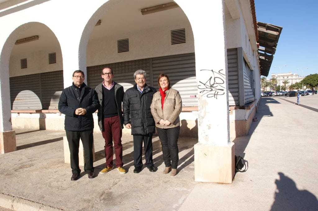 Los socialistas en la antigua lonja de pescado