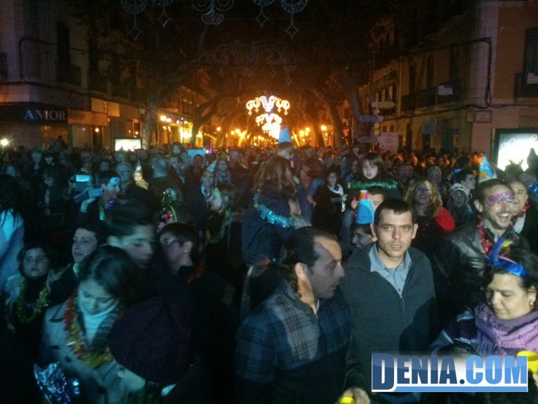 Miles de personas celebraron la Nochevieja en la calle Marqués de Campo