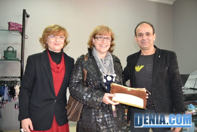MªFrancisca Iborra con su nuevo bolso de Twiggy