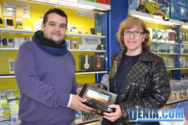 MªFrancisca Iborra recoge su premio de Cyber Arena games