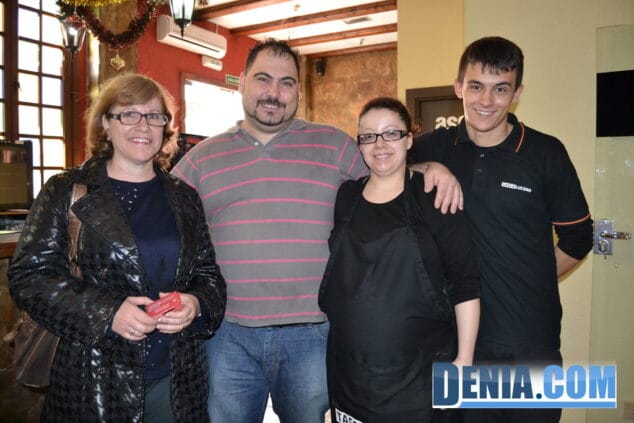 MªFrancisca iborra con el equipo de Tasca Lucero