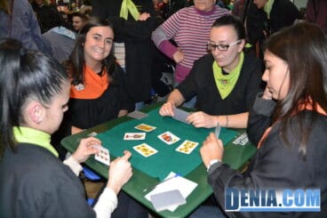Partida de cinquillo en los Jocs Fallers