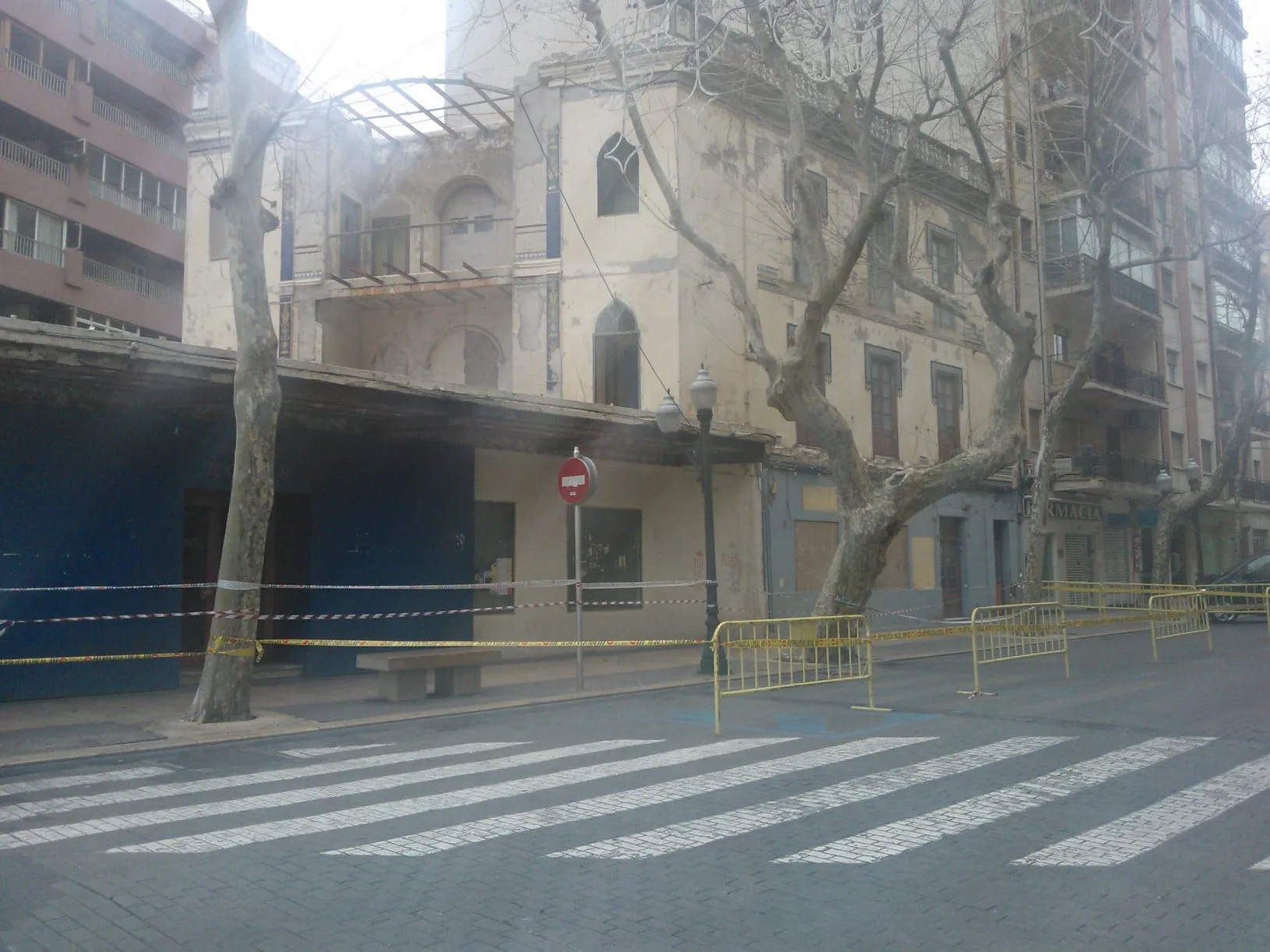 Precintan el edificio en ruinas del final de Marqués de Campo 1 Precintos en el edificio en ruinas de Marqués de campo