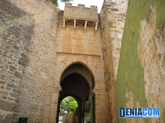 Puerta de entrada a la fortaleza del Castillo de Dénia