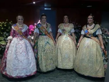 Sara con las FFMM de Alzira Gandía y Sagunto