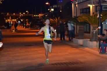 Siro Piña cruzando línea meta