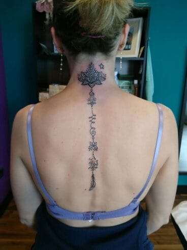 Tatuajes en Dénia – As Meigas Tattoo & Piercing – diseño columna