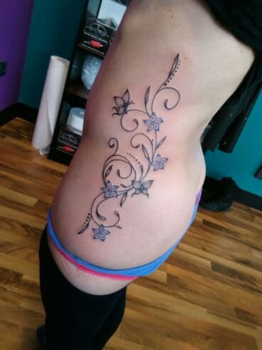 Tatuajes en Dénia – As Meigas Tattoo & Piercing – diseño floral