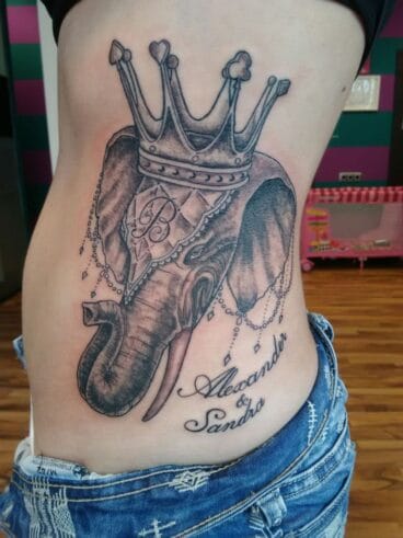 Tatuajes en Dénia – As Meigas Tattoo & Piercing – elefante con nombres