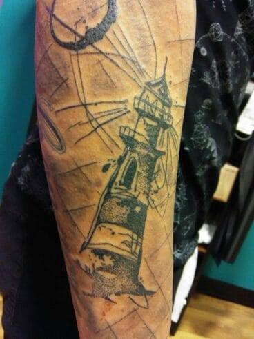 Tatuajes en Dénia – As Meigas Tattoo & Piercing – faro