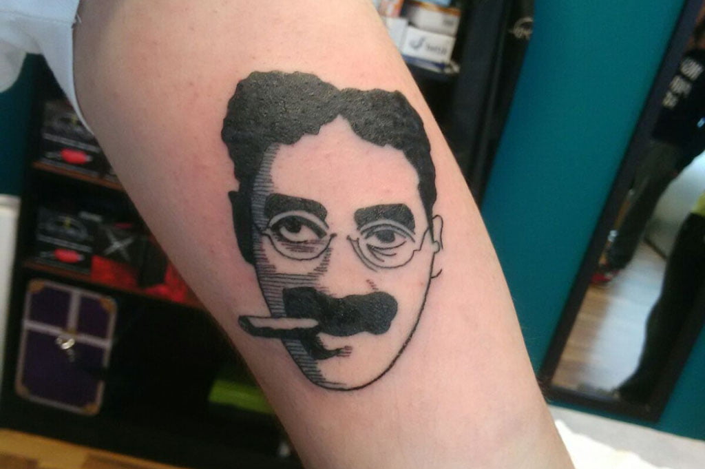 Tatuajes en Dénia – As Meigas Tattoo & Piercing – Groucho Marx