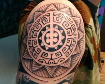 Tatuajes en Dénia – As Meigas Tattoo & Piercing – tribal