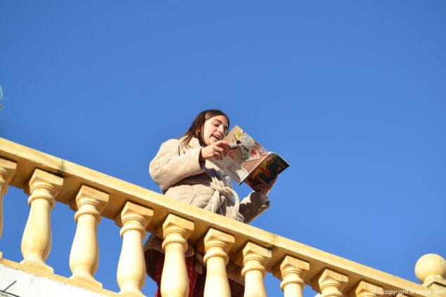 Las comisiones anunciaron la llegada de las fallas a través de sus "bàndols" 2 02 Bàndol de la Falla Oeste