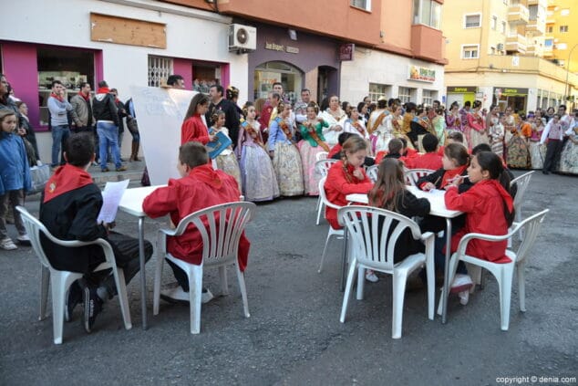 Las comisiones anunciaron la llegada de las fallas a través de sus "bàndols" 4 04 Bàndol de la Falla París Pedrera