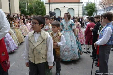 Llegada de la comisión infantil del Oeste
