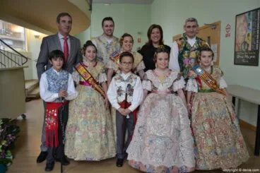 Recepción de invitados en la presentación infantil del Oeste