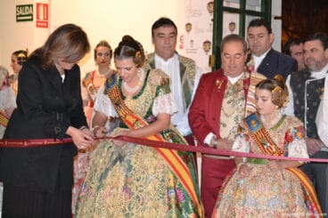Sara Femenía inaugura la exposición del Ninot