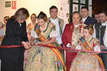Sara Femenía inaugura la exposición del Ninot