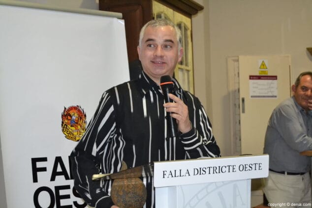 08 Salvador Contrí recibió la mención especial de la Falla Oeste