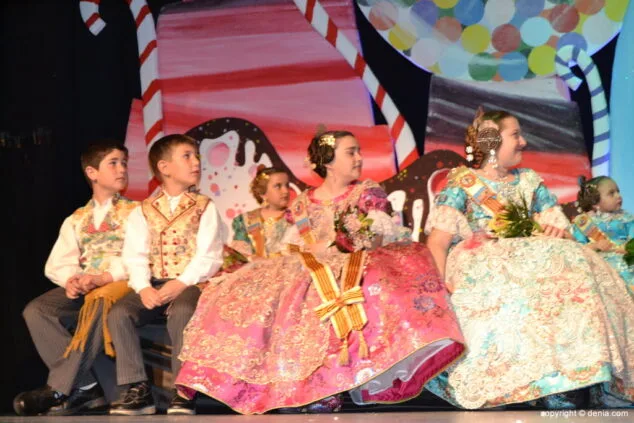 ¡Rompe, Ralph! se enamora de las fallas en la presentación de Leyre Ivars, fallera mayor infantil del Oeste 21 18 Corte de honor de la fallera mayor infantil del Oeste