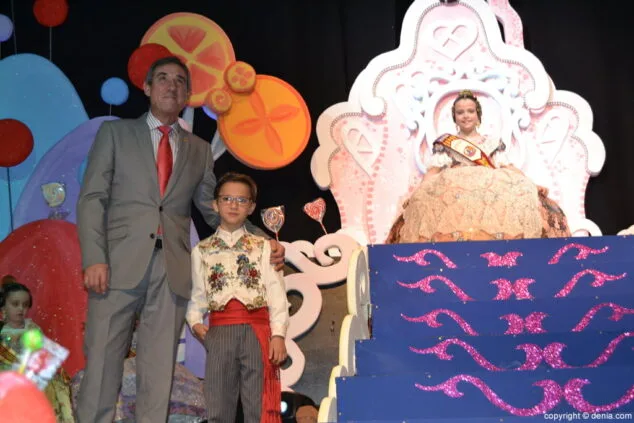 ¡Rompe, Ralph! se enamora de las fallas en la presentación de Leyre Ivars, fallera mayor infantil del Oeste 25 22 Pleitesía de Paco Arnau a la Fallera Mayor Infantil del Oeste