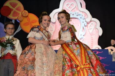 Pleitesía de la fallera Mayor Infantil de Dénia