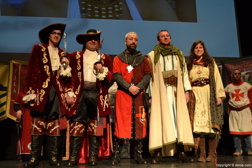 Capitanes y abanderados 2014