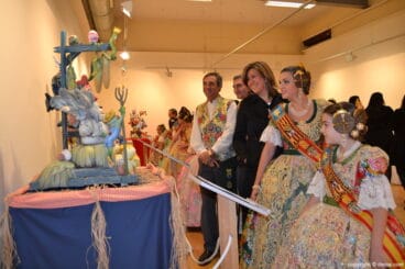 30 Visita de las Falleras Mayores a la Exposición del Ninot