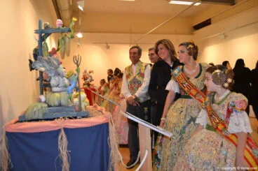 30 Visita de las Falleras Mayores a la Exposición del Ninot