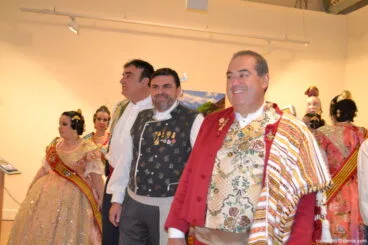 Falleros ejemplares y pregonero en la Exposición del Ninot