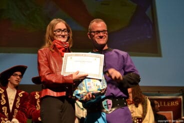 Premiada de la Filà Creuats en el concurso de dibujo